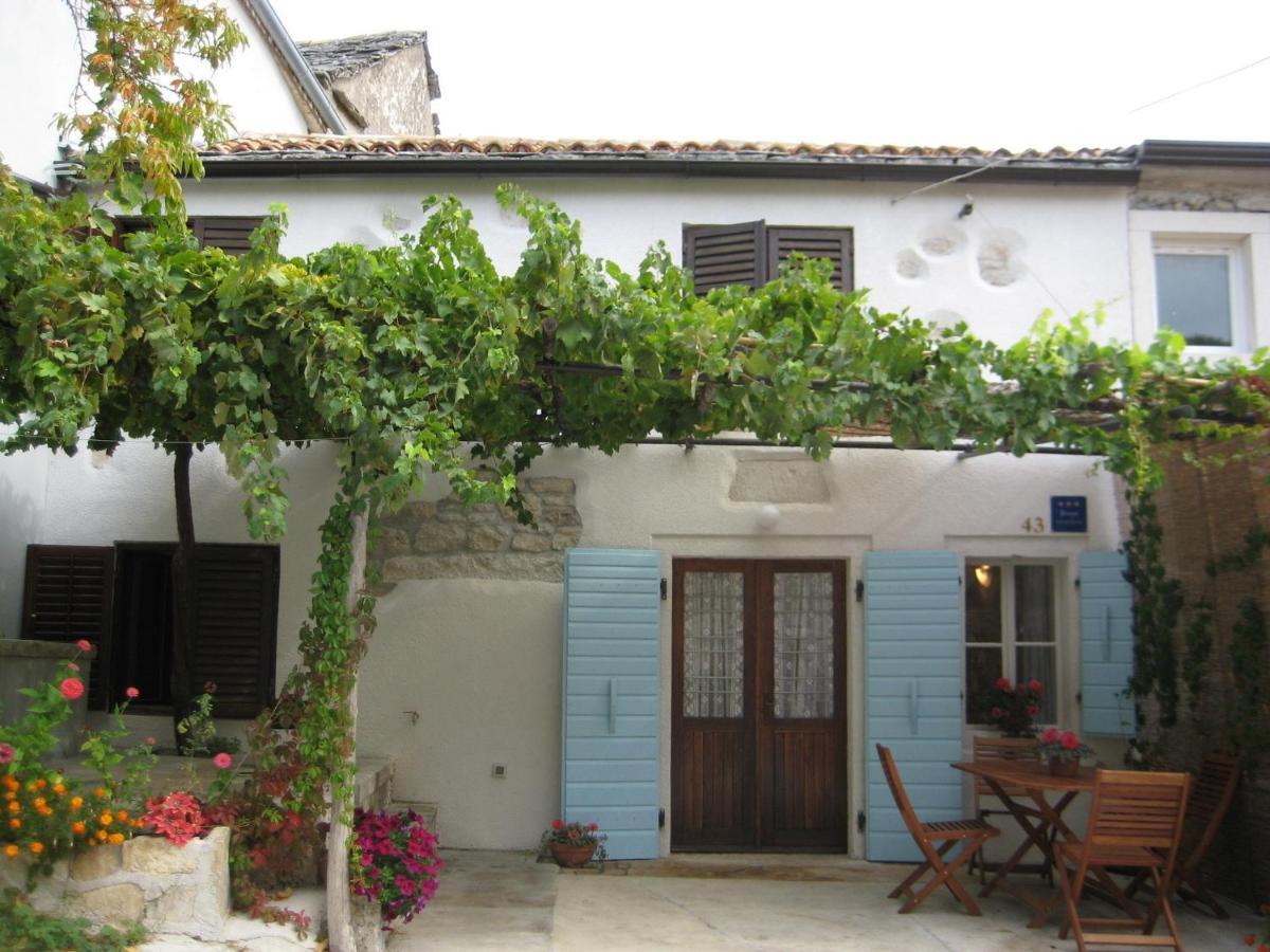 Holiday Home Trostova Kuca 파진 객실 사진