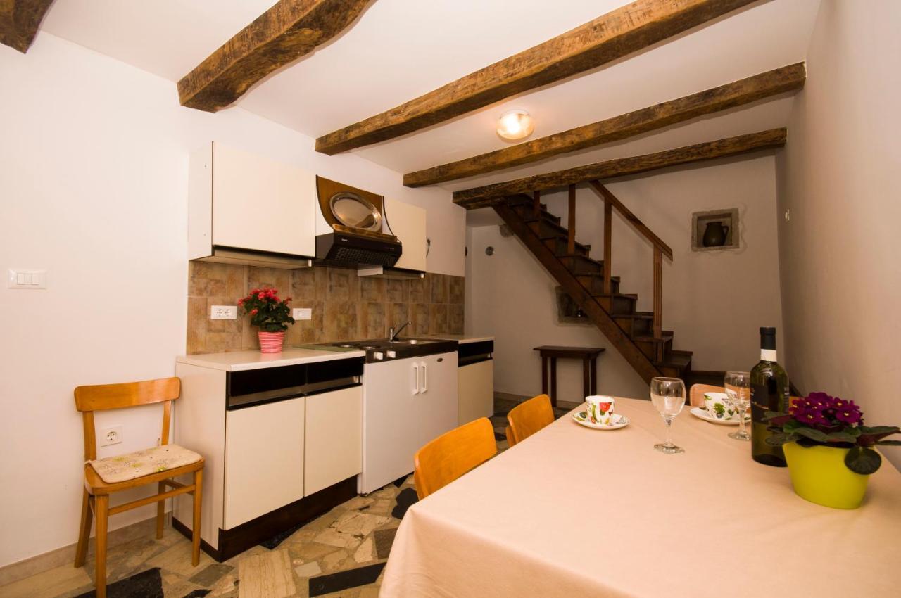 Holiday Home Trostova Kuca 파진 외부 사진