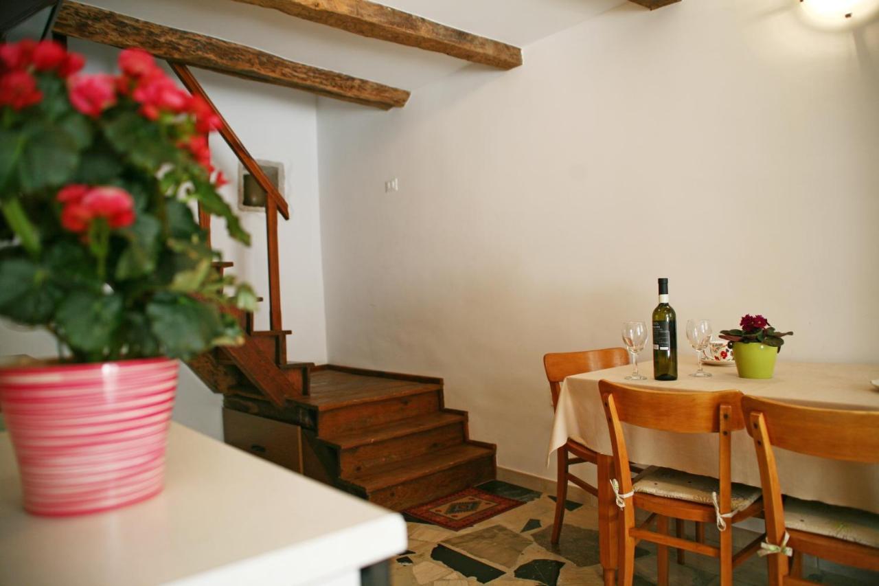 Holiday Home Trostova Kuca 파진 외부 사진